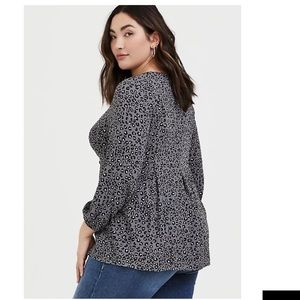Torrid Gray Leopard Crinkle Gauze Pleated Fit And Flare Blouse Plus Size 4.